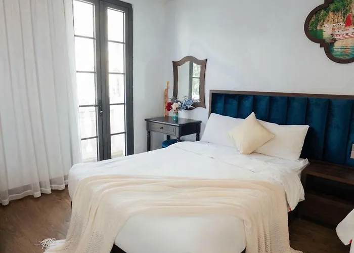 Minh Chau Hotel&coffee Khách sạn 3*