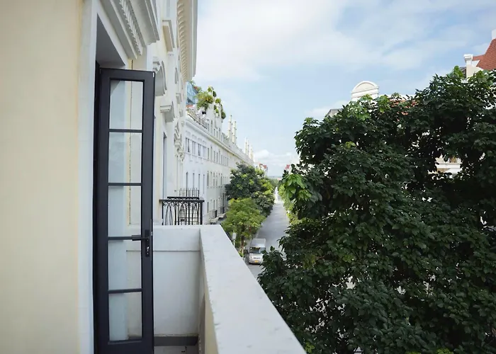 Minh Chau Hotel&coffee Khách sạn 3*